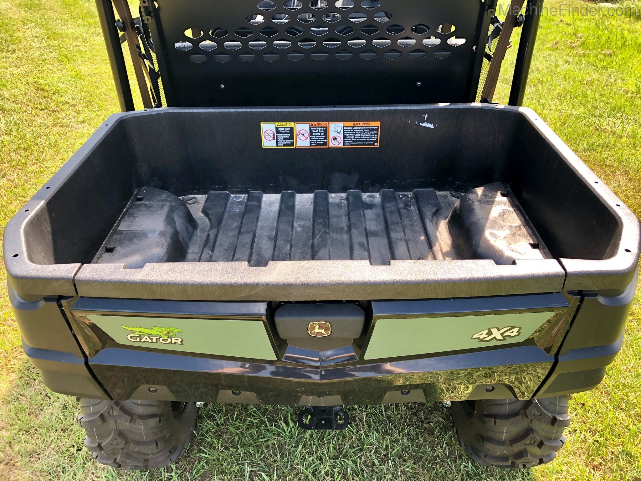 2020 John Deere XUV590E S4 Image 6