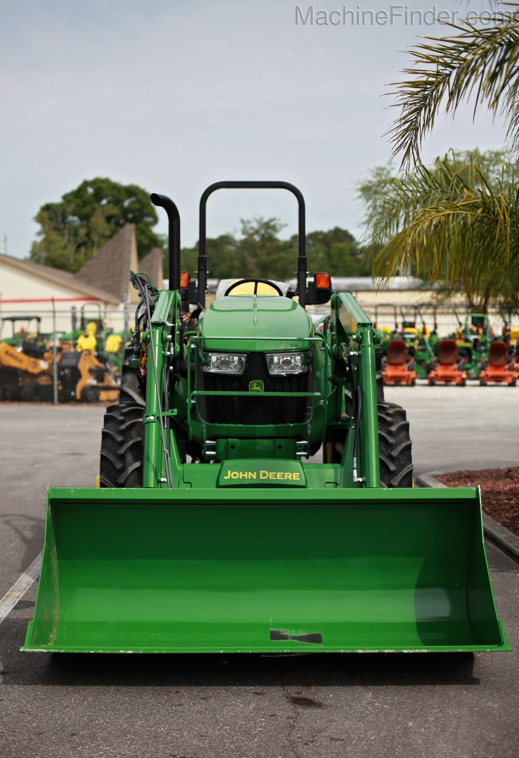2020 John Deere 5075E Image 2