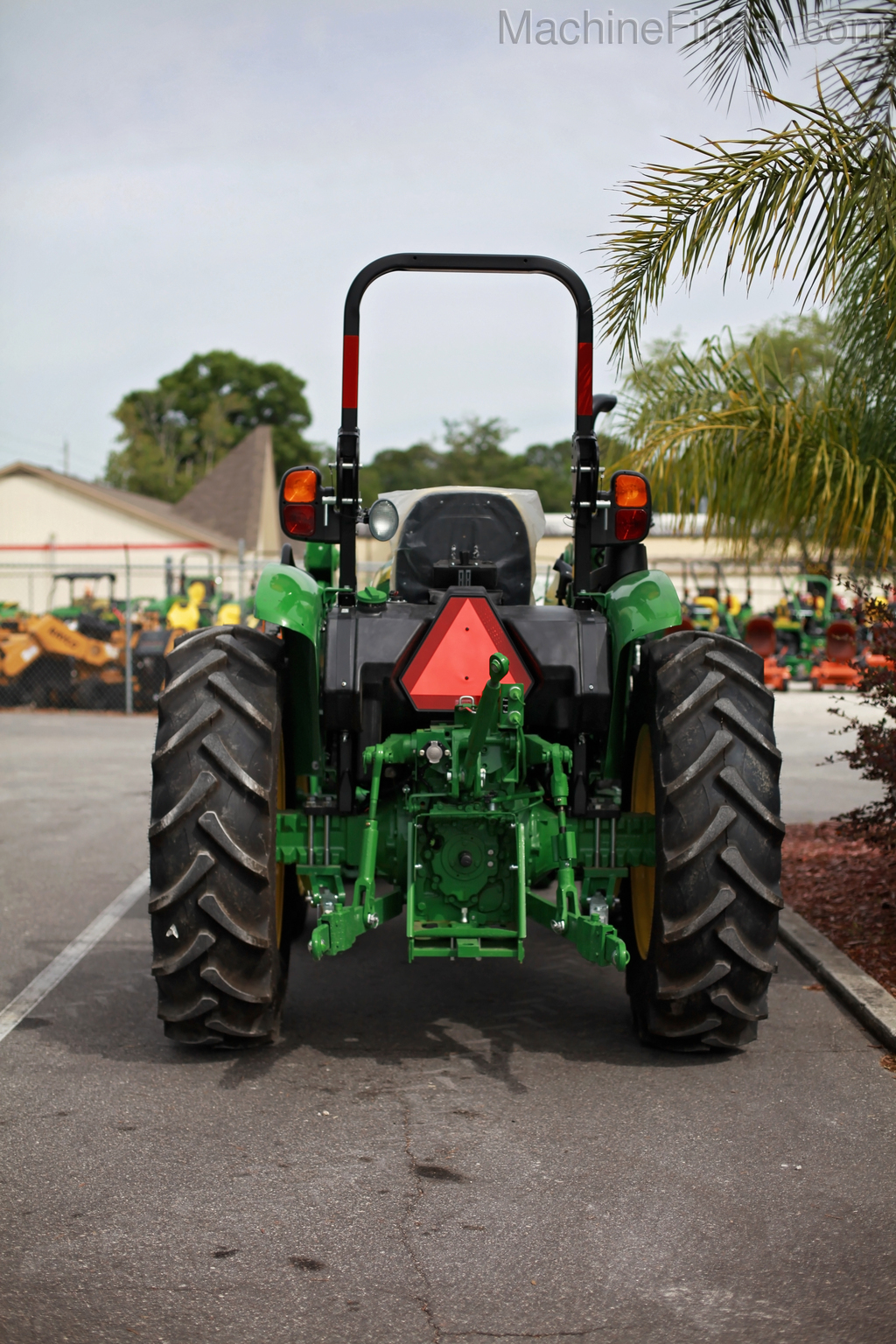 2020 John Deere 5075E Image 4