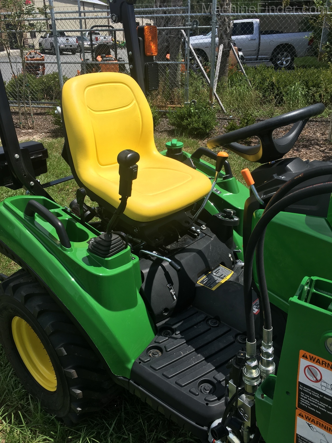 2020 John Deere 1023E BRUSH RAKER PACKAGE Image 8