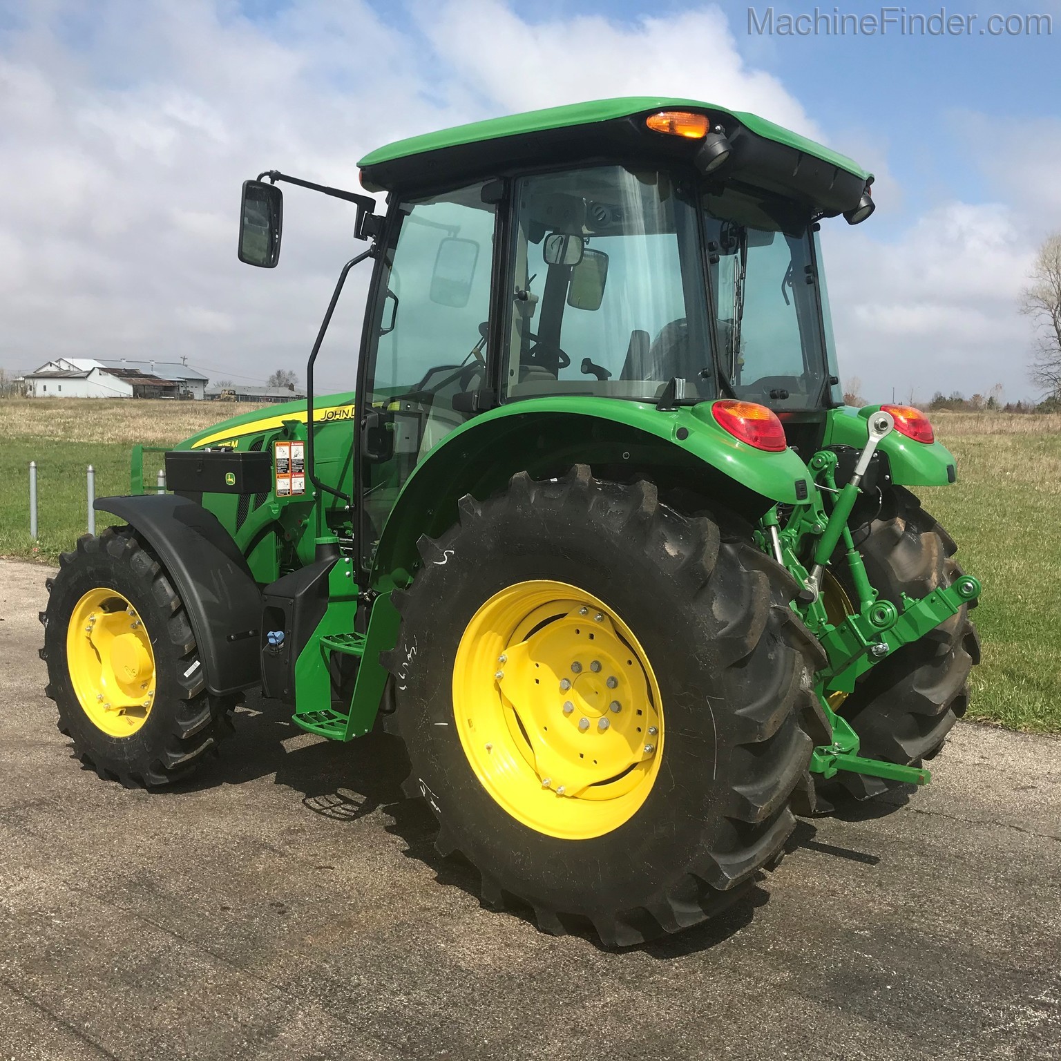 2019 John Deere 5115M Image 2