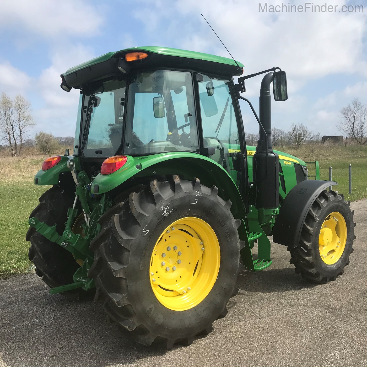 2019 John Deere 5115M Image 4