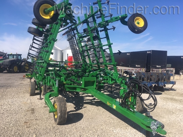 2019 John Deere 2230 Image 2