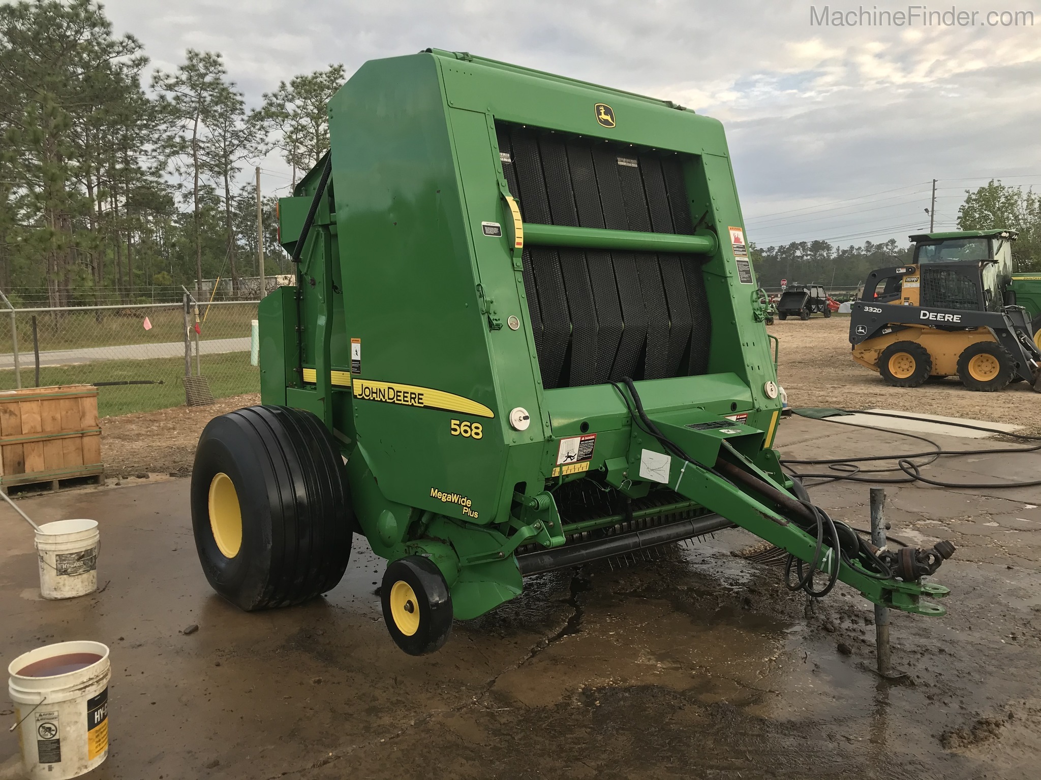 2010 John Deere 568 Image 1