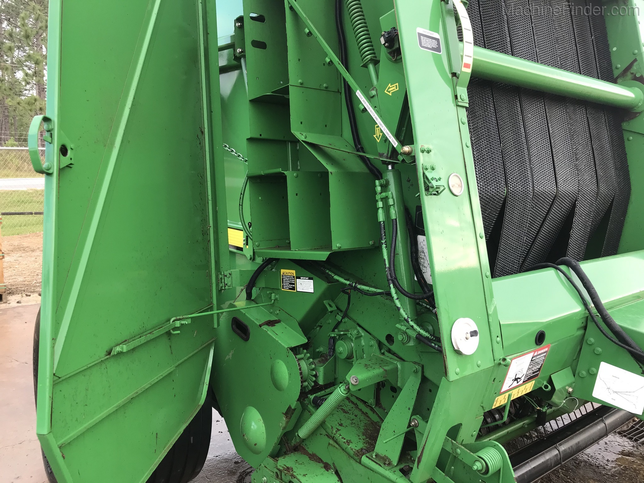 2010 John Deere 568 Image 9