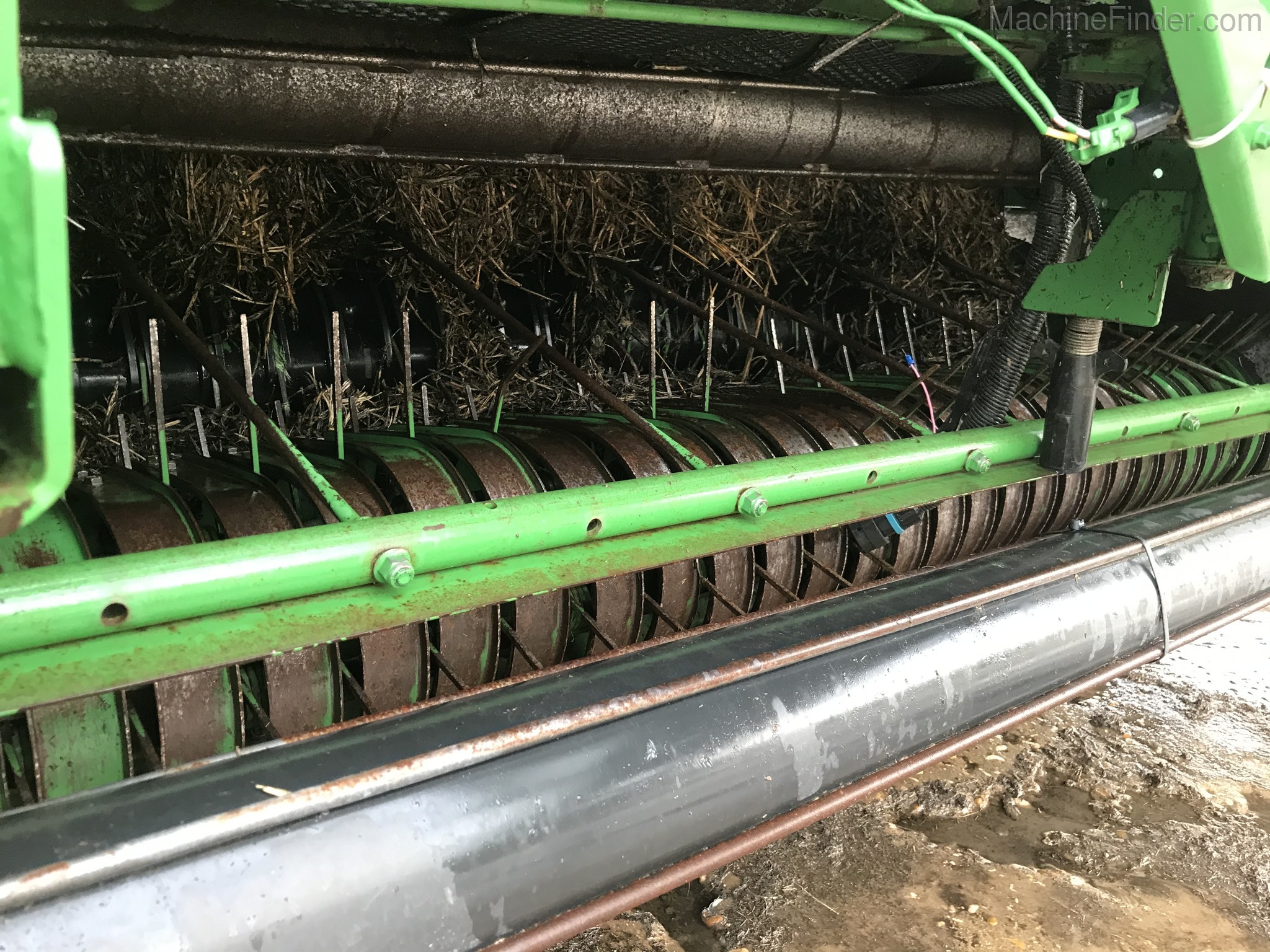 2010 John Deere 568 Image 11