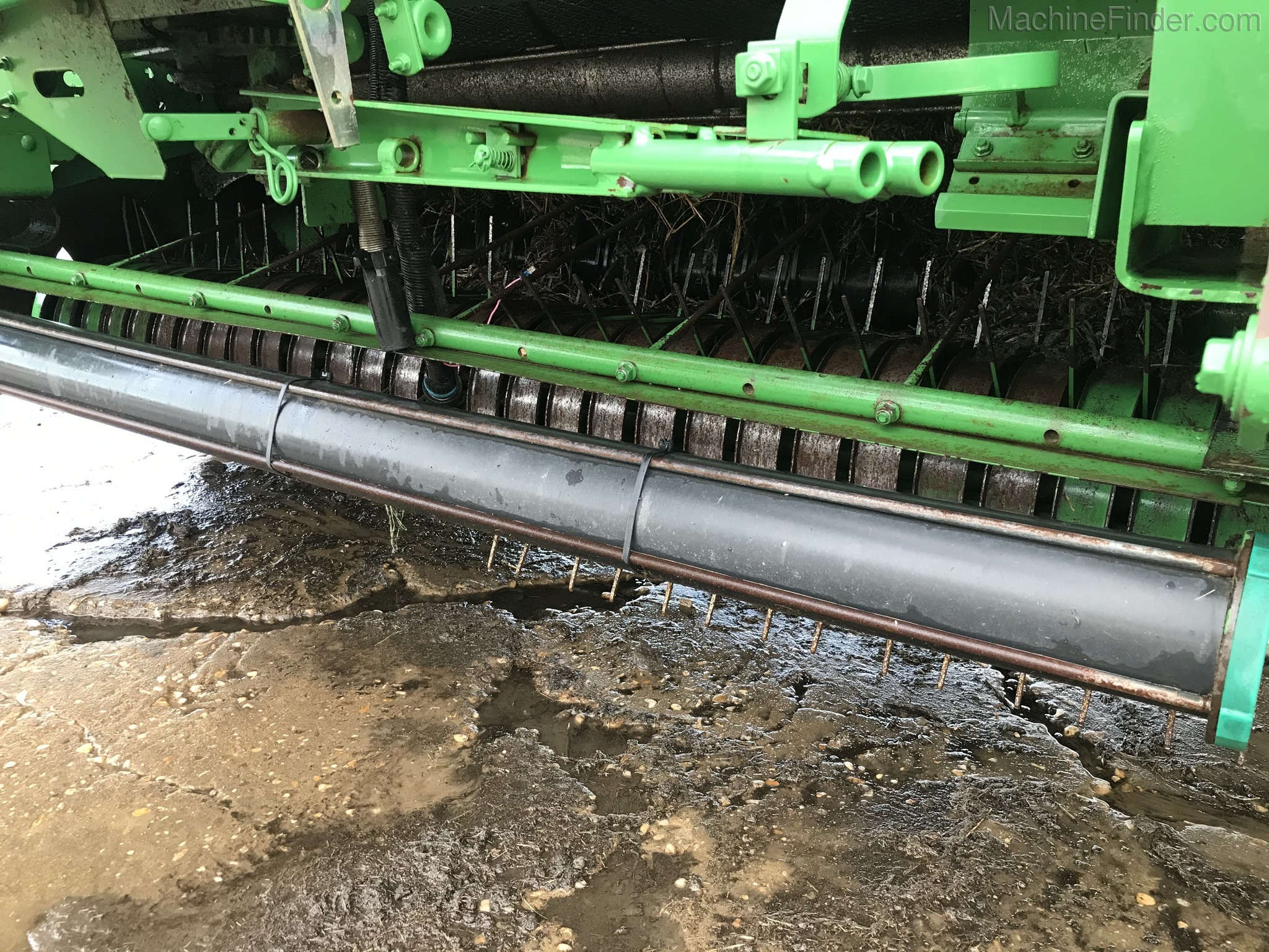 2010 John Deere 568 Image 10