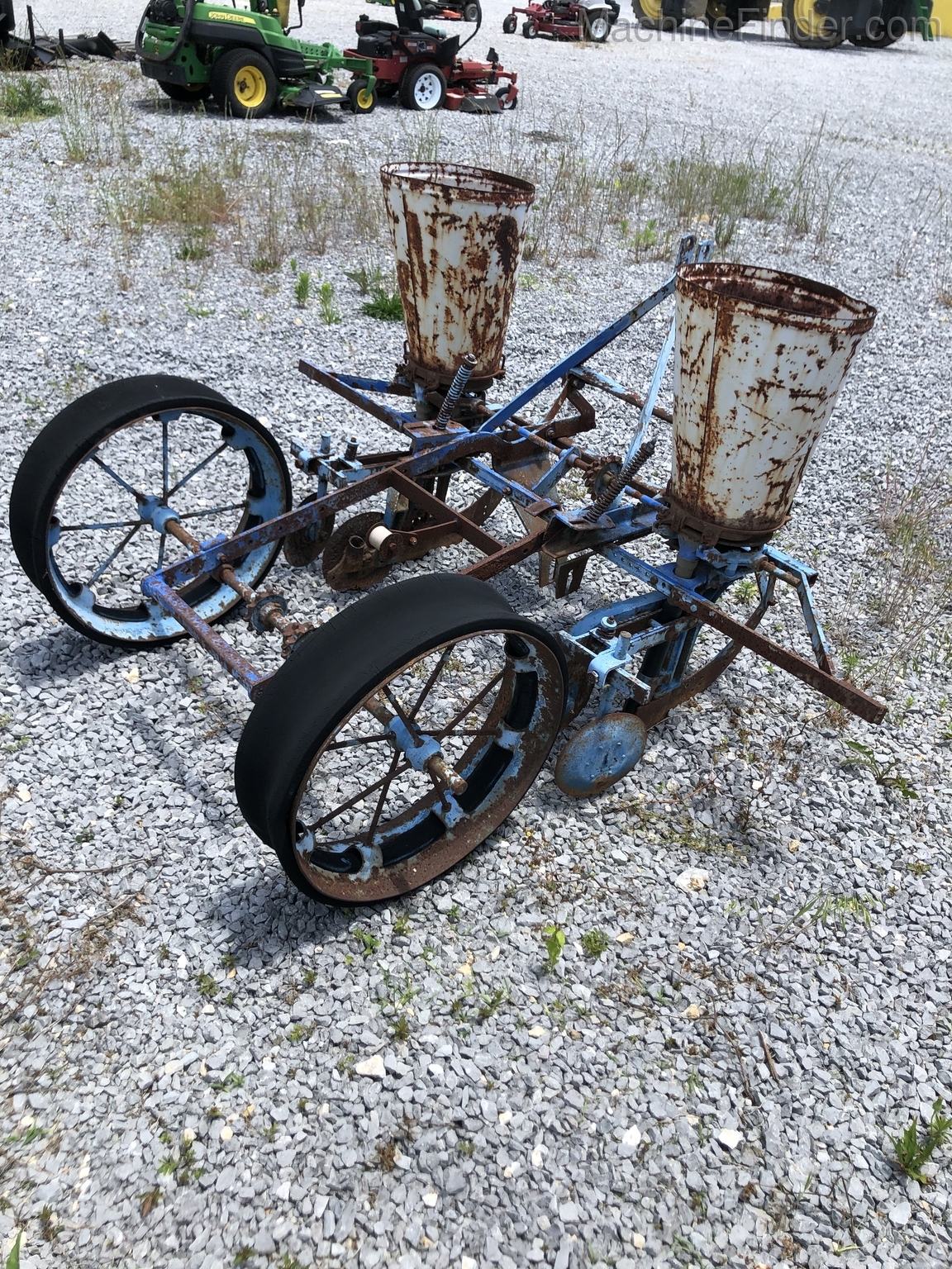 Miscellaneous USED 2 ROW PLANTER Image 1