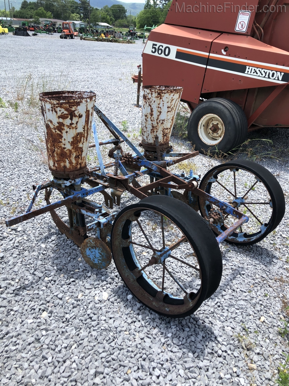 Miscellaneous USED 2 ROW PLANTER Image 2