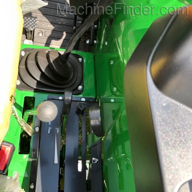 2020 John Deere 5065E Image 8
