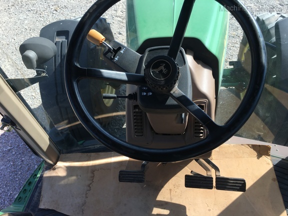 2005 John Deere 7820 Image 12