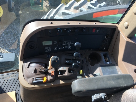 2005 John Deere 7820 Image 10