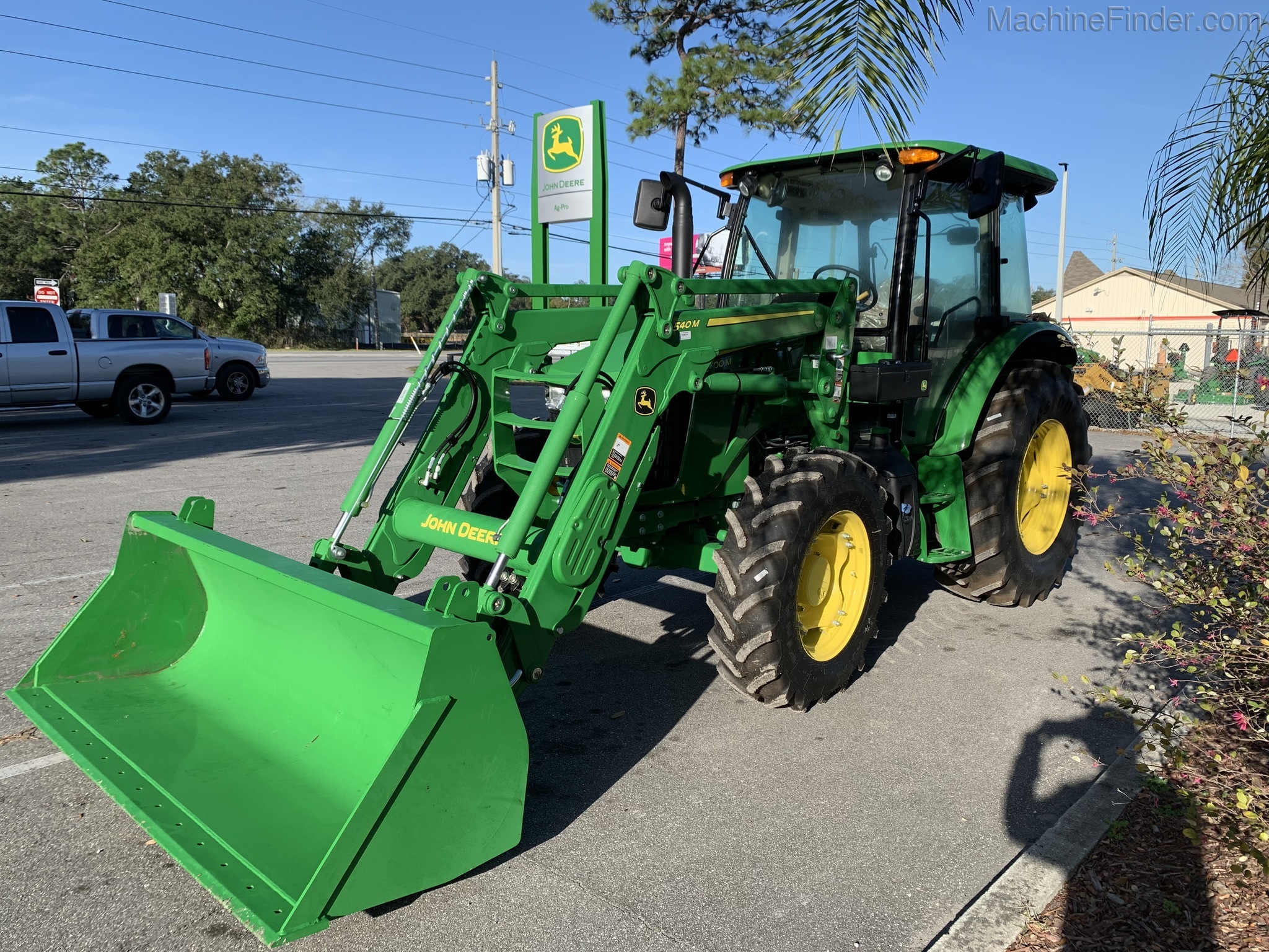 2020 John Deere 5100M Image 1