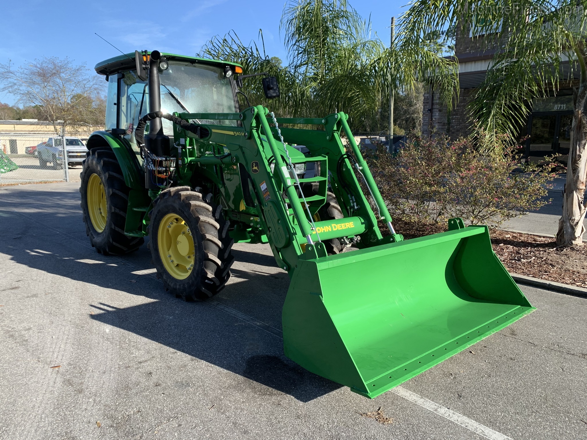 2020 John Deere 5100M Image 2