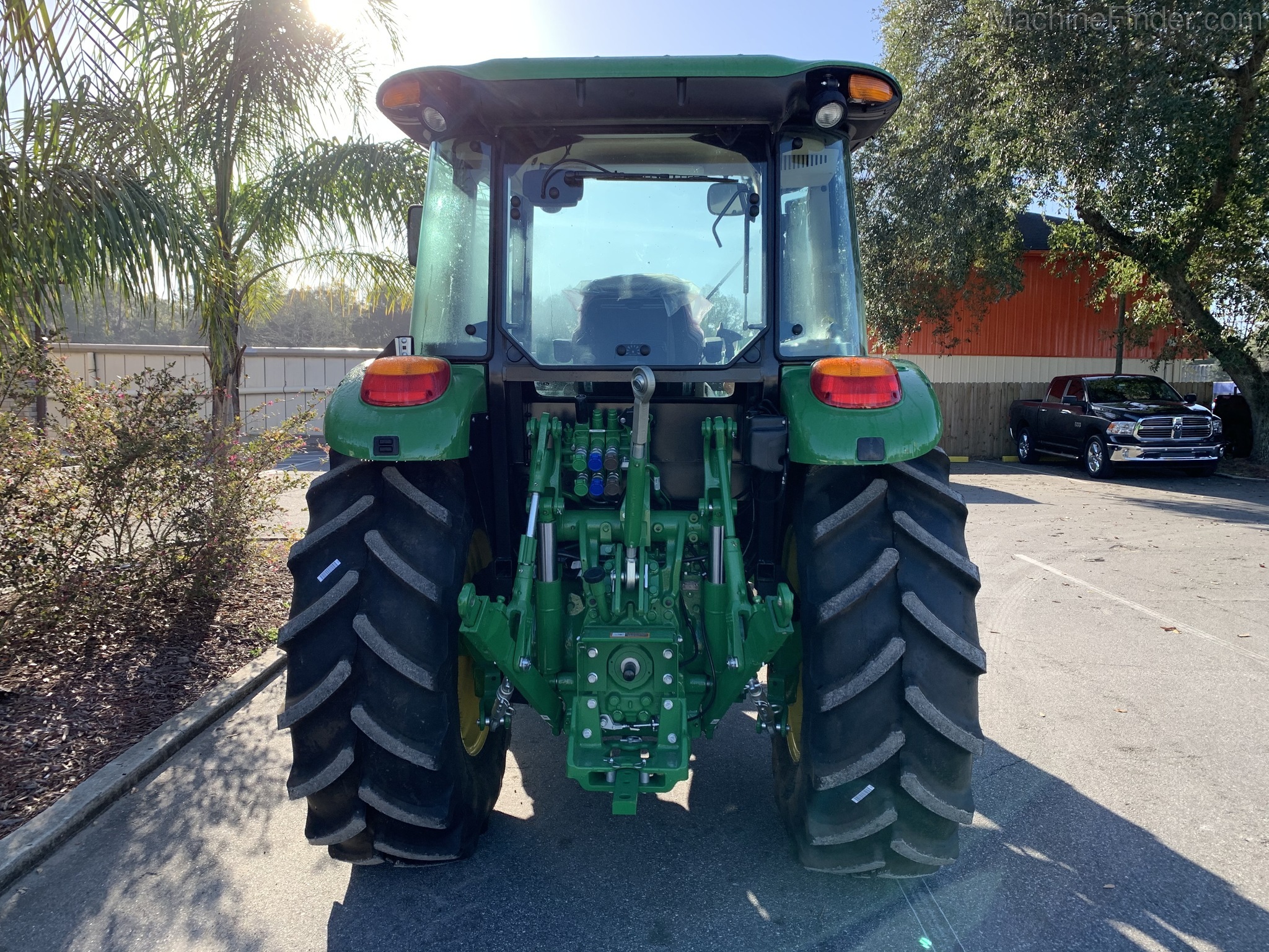 2020 John Deere 5100M Image 5