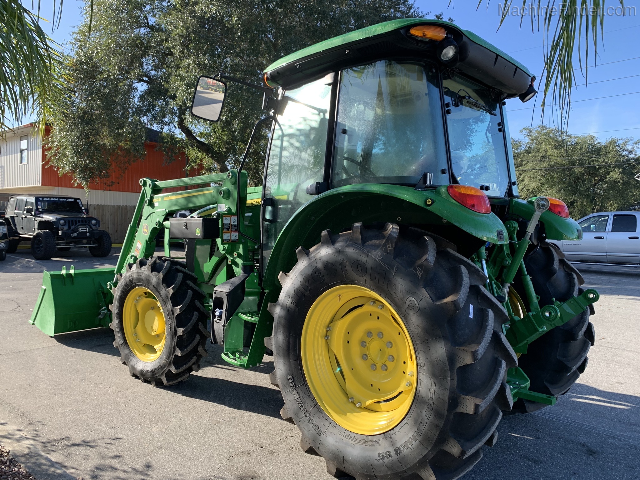 2020 John Deere 5100M Image 6