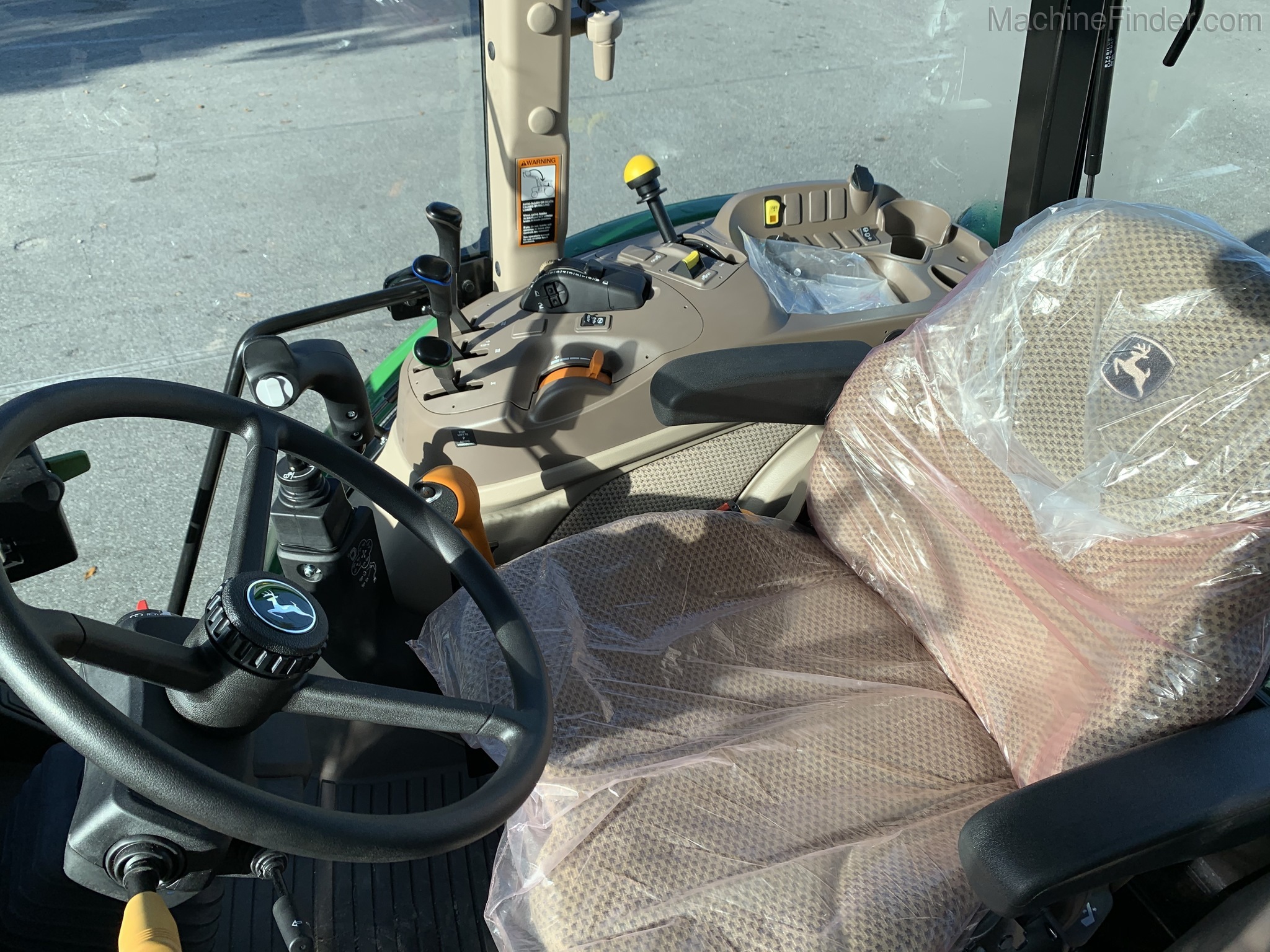 2020 John Deere 5100M Image 8