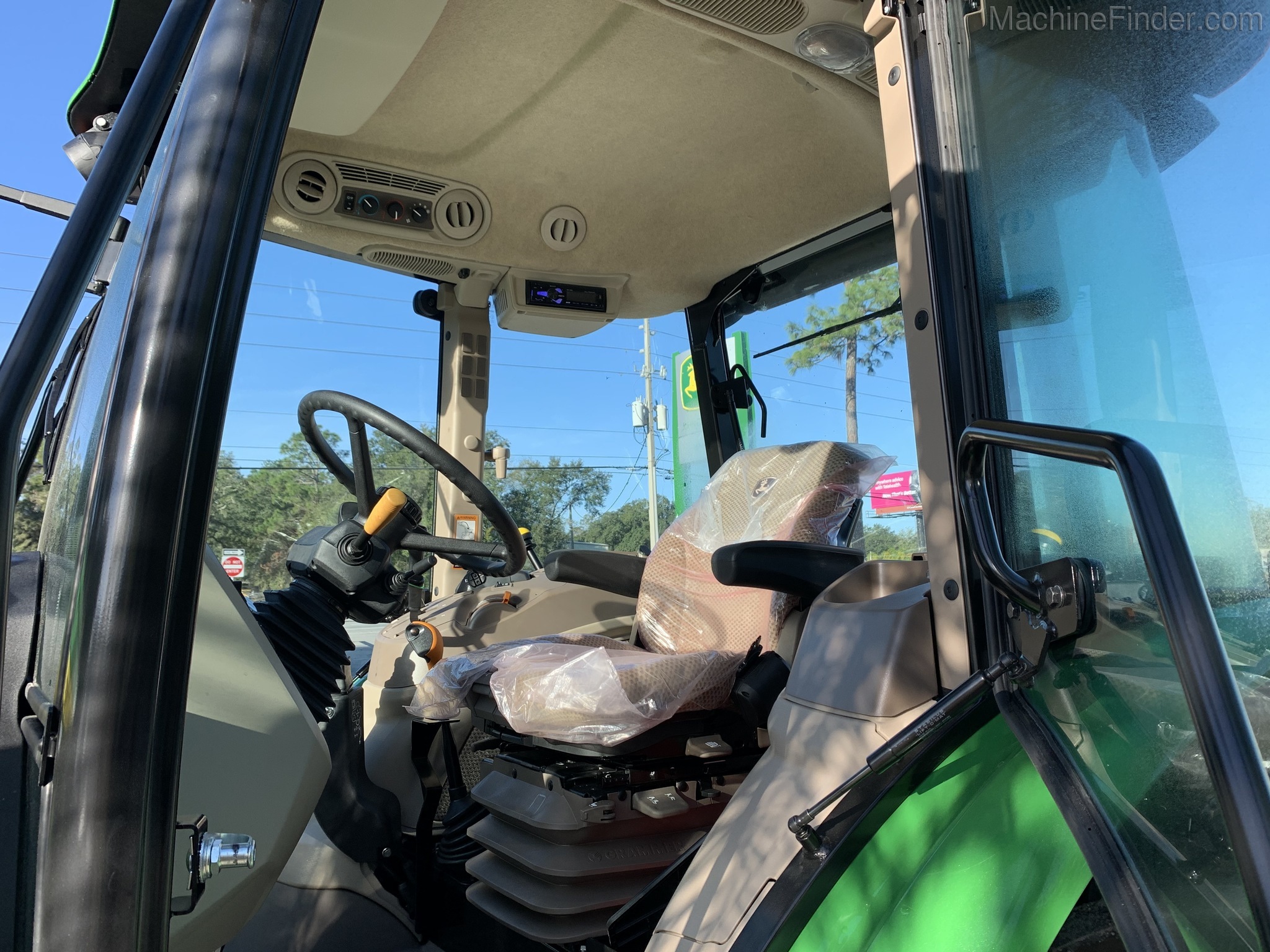2020 John Deere 5100M Image 7