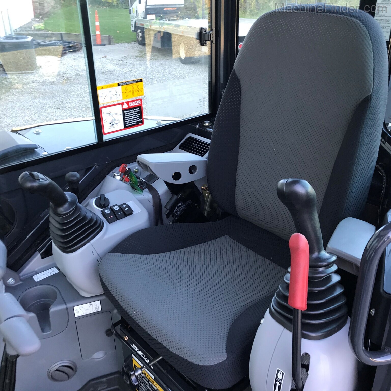 2020 John Deere 50G Image 10