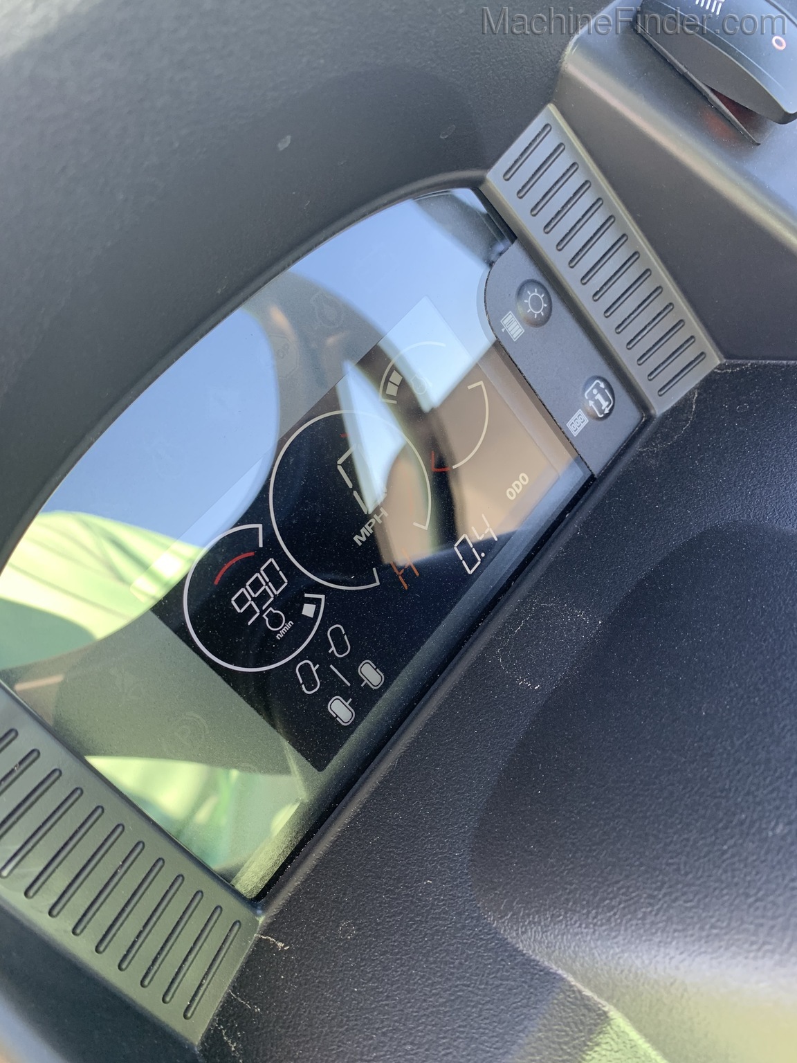 2021 John Deere XUV590E Image 7