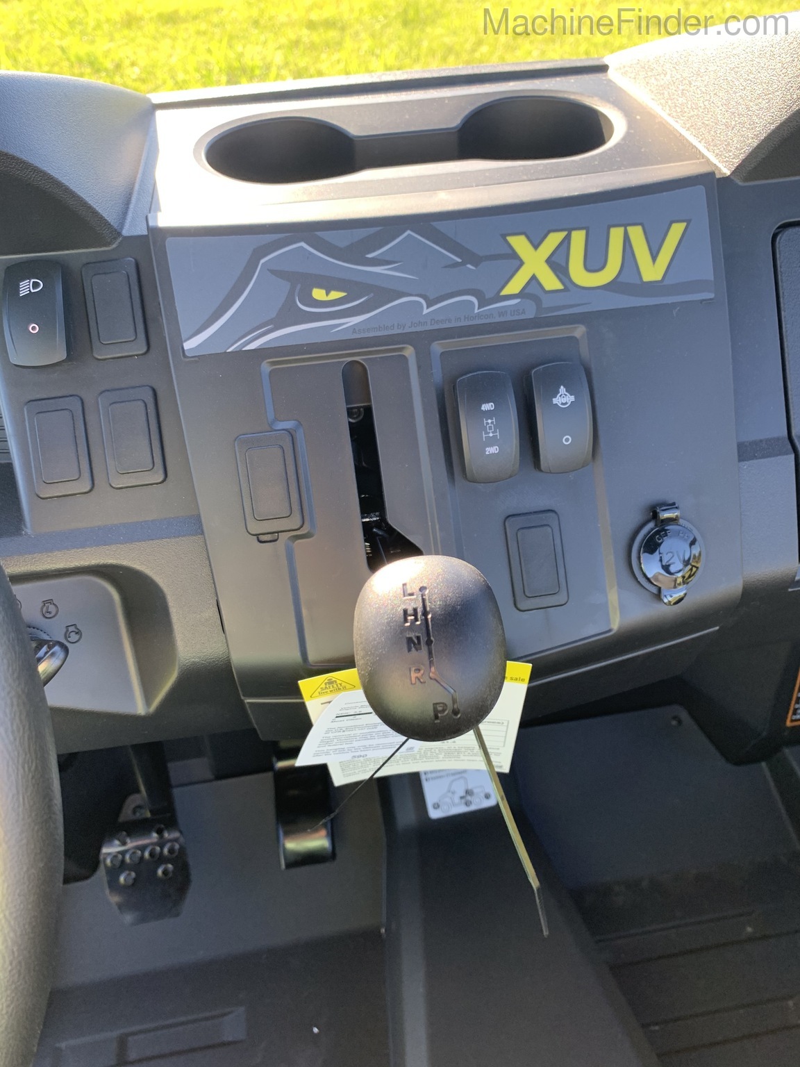 2021 John Deere XUV590E Image 8