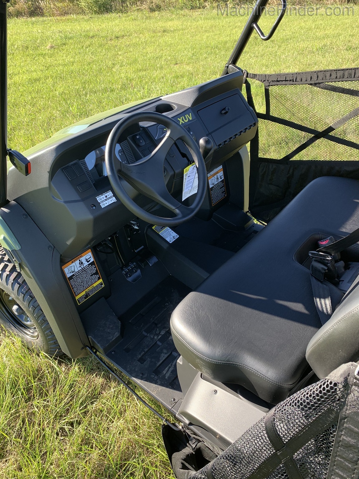 2021 John Deere XUV590E Image 9