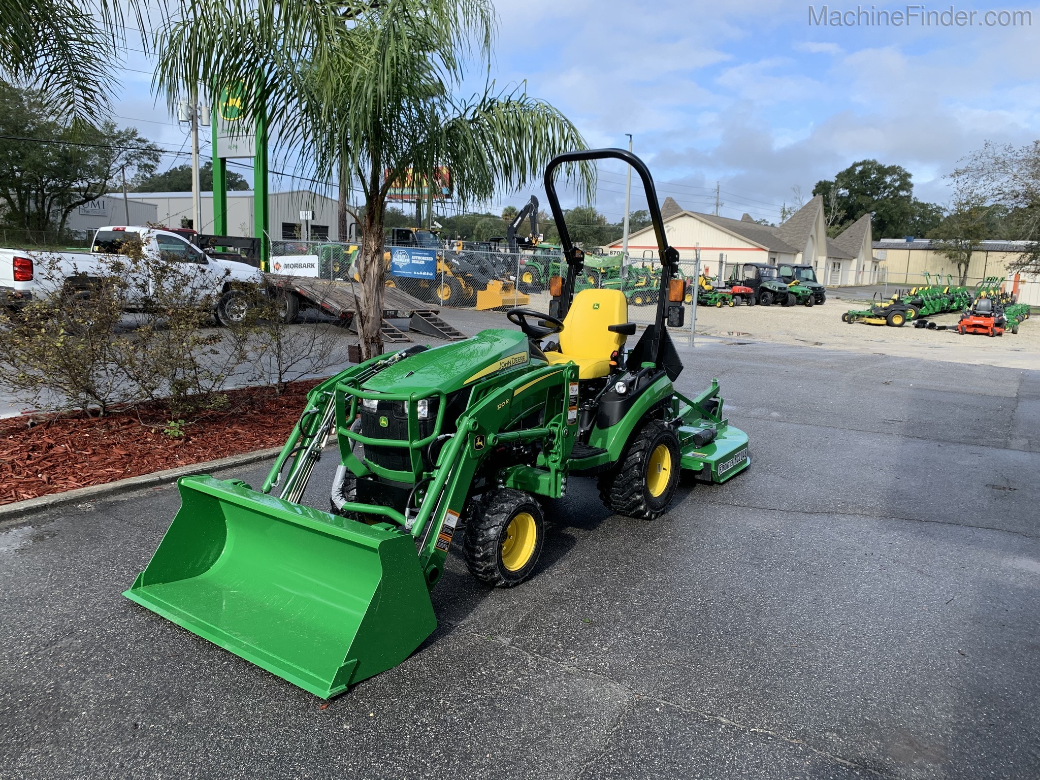 2020 John Deere 1025R Image 2