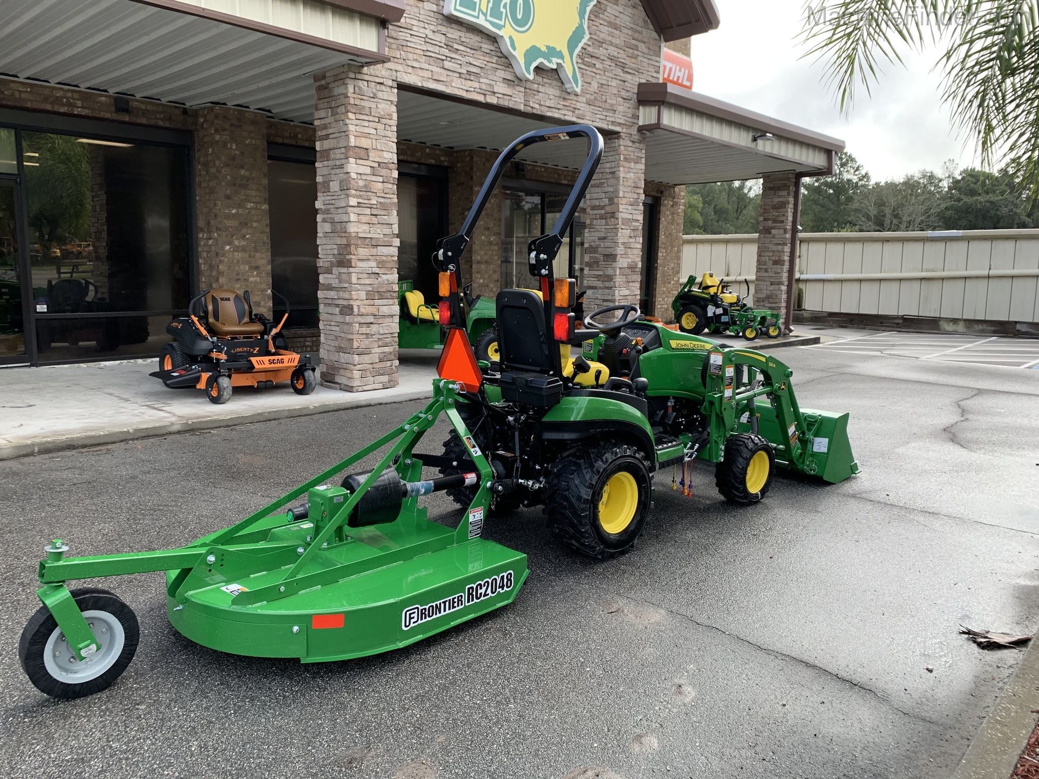 2020 John Deere 1025R Image 5