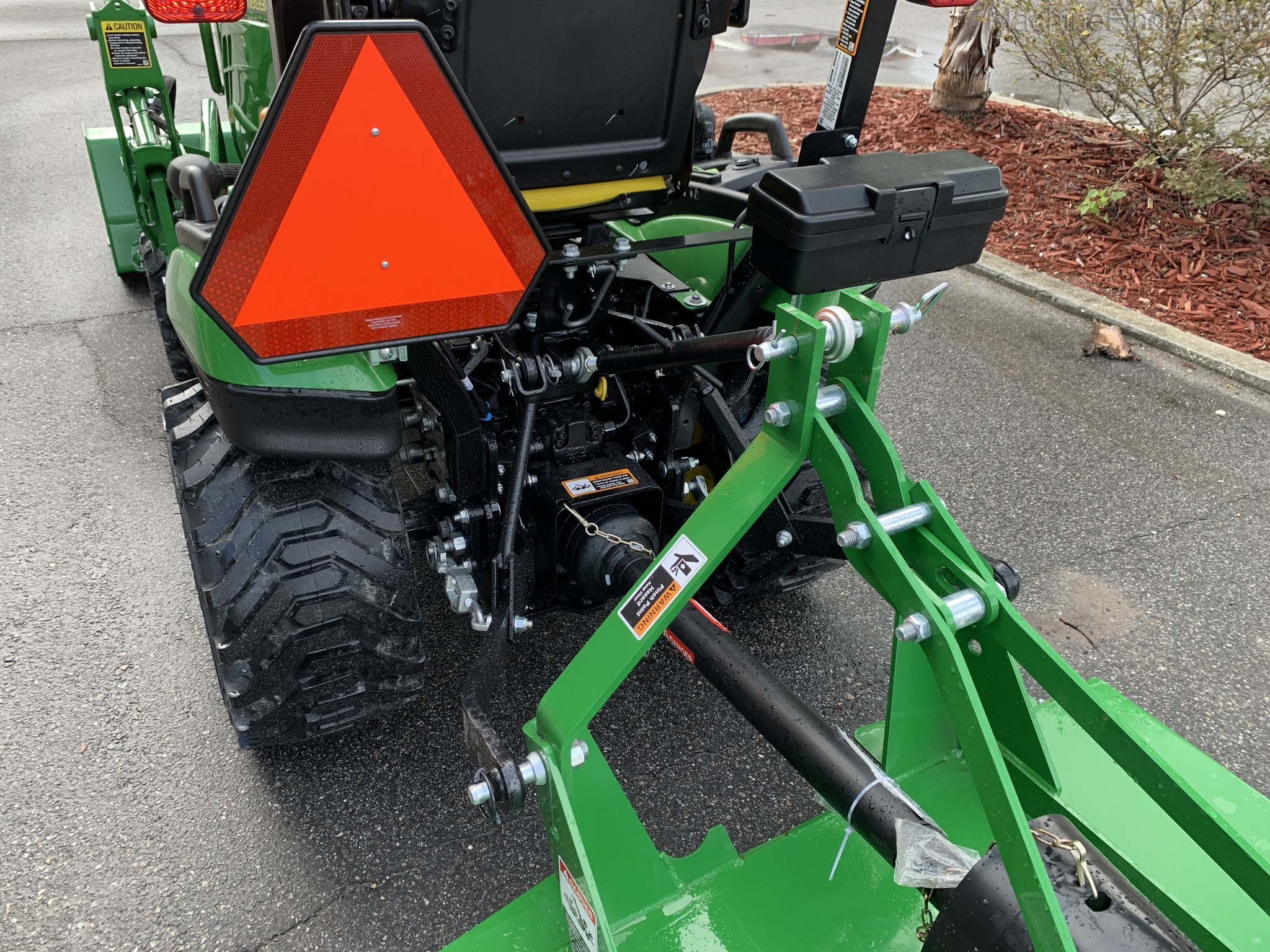 2020 John Deere 1025R Image 8