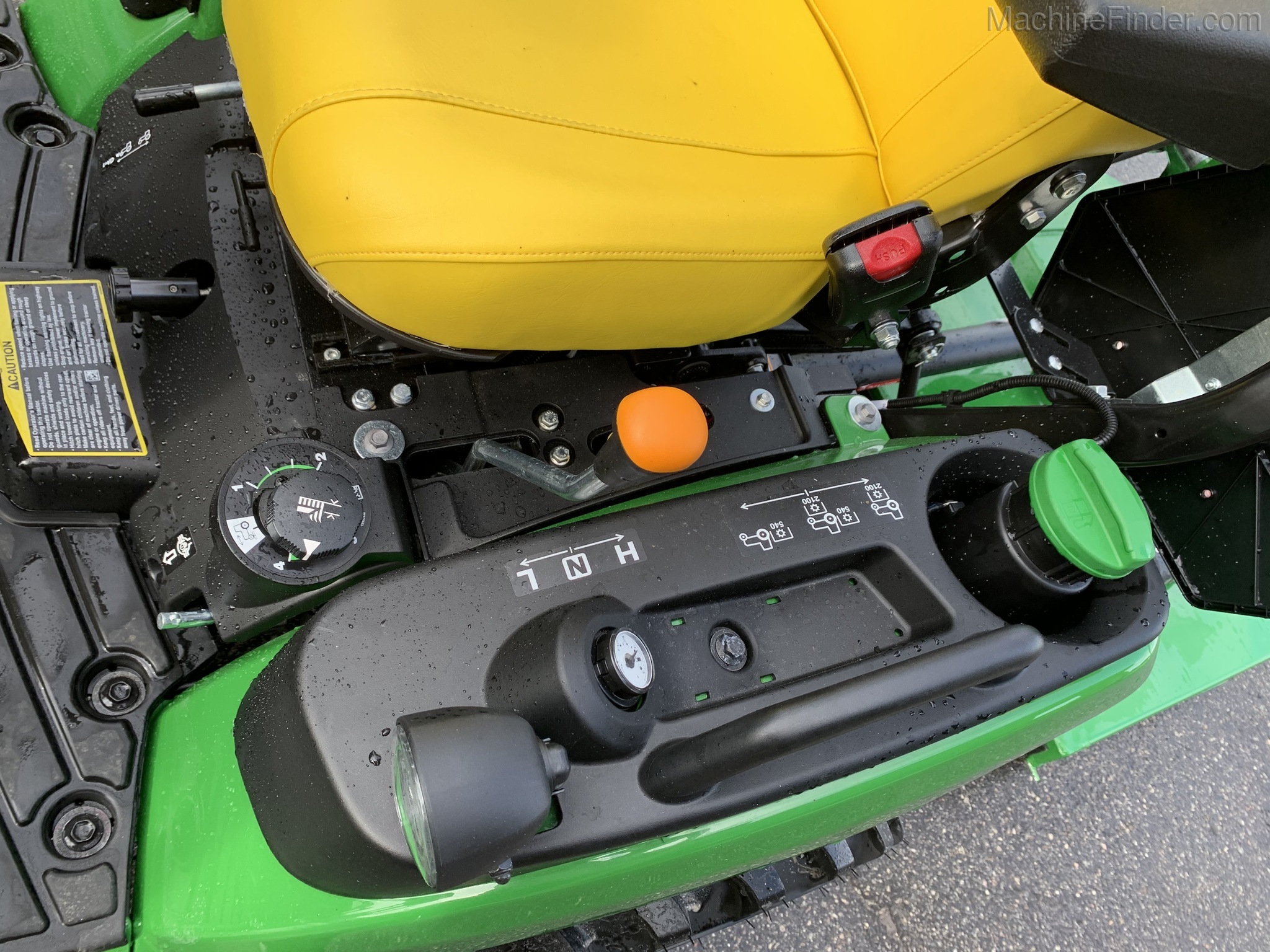 2020 John Deere 1025R Image 10