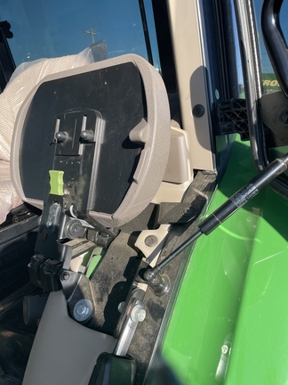 2018 John Deere 5055E Image 6
