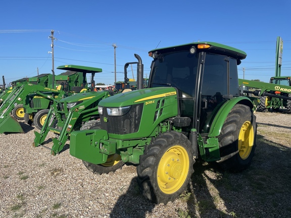 2018 John Deere 5055E Image 3
