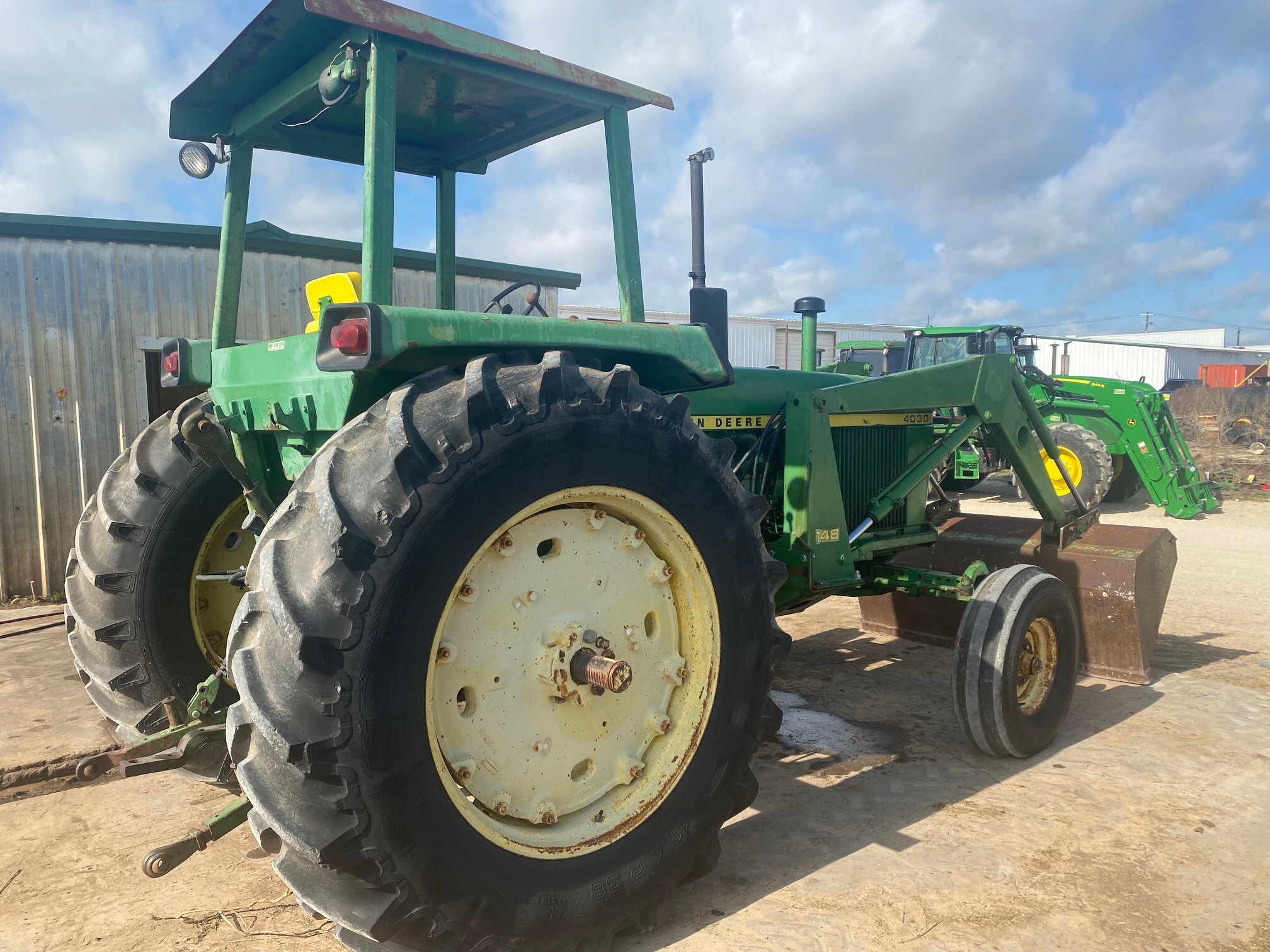 John Deere 4030 Image 2