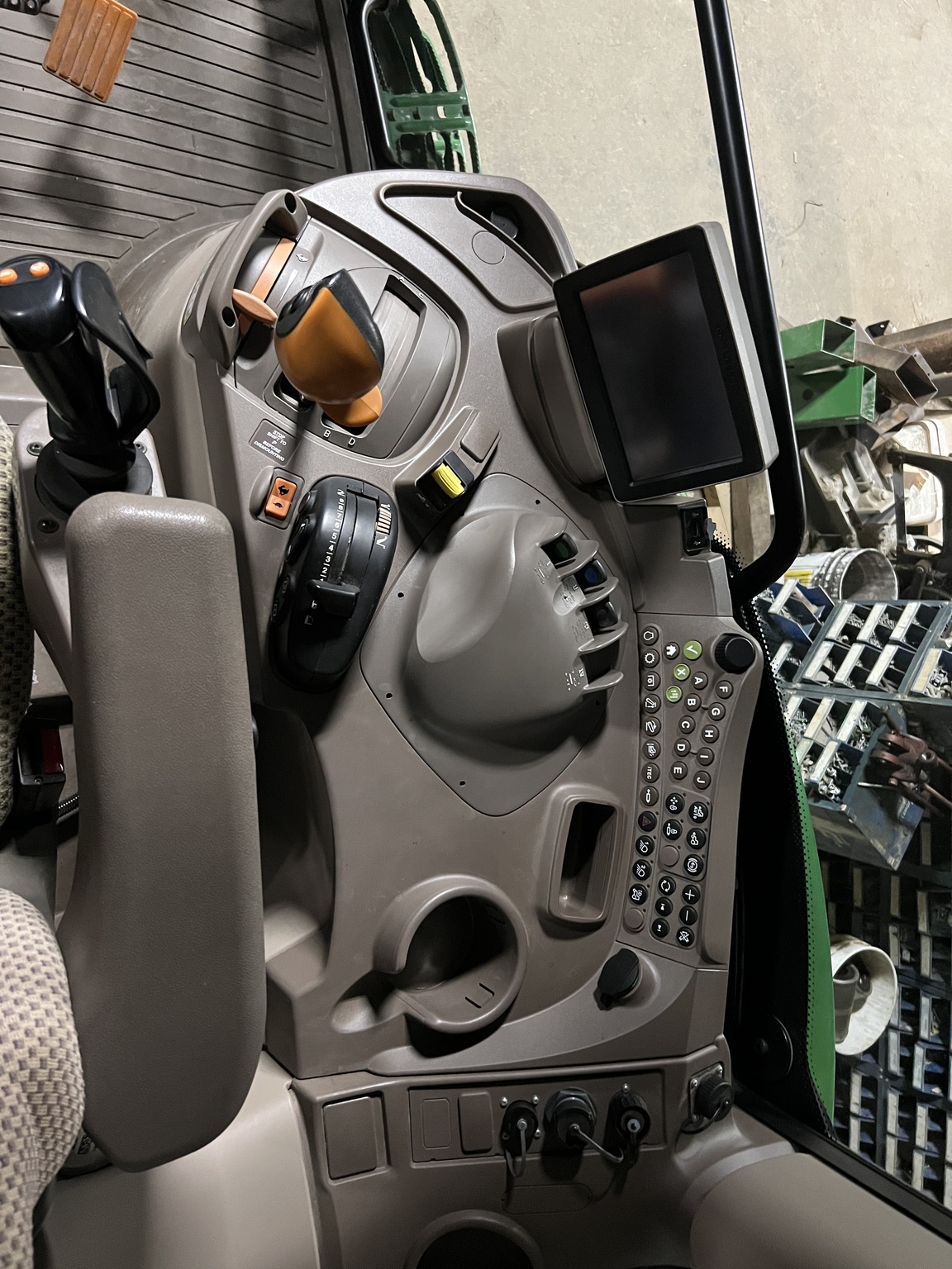 2013 John Deere 6115R Image 5