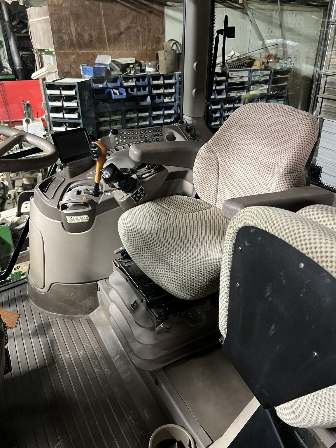 2013 John Deere 6115R Image 6