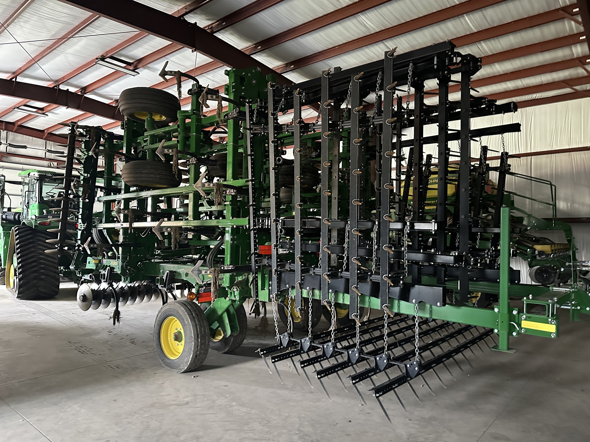 2019 John Deere 2330 Image 3
