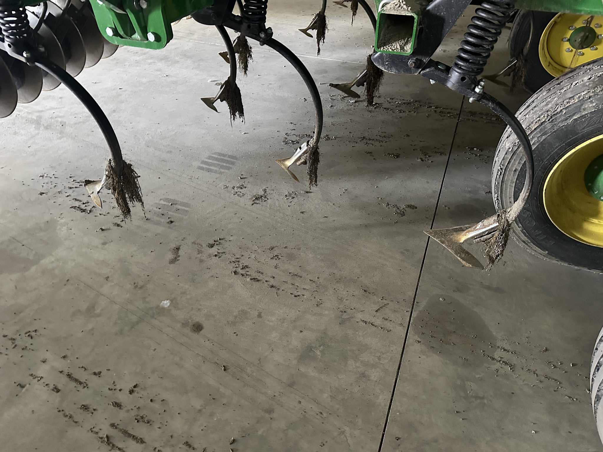 2019 John Deere 2330 Image 6
