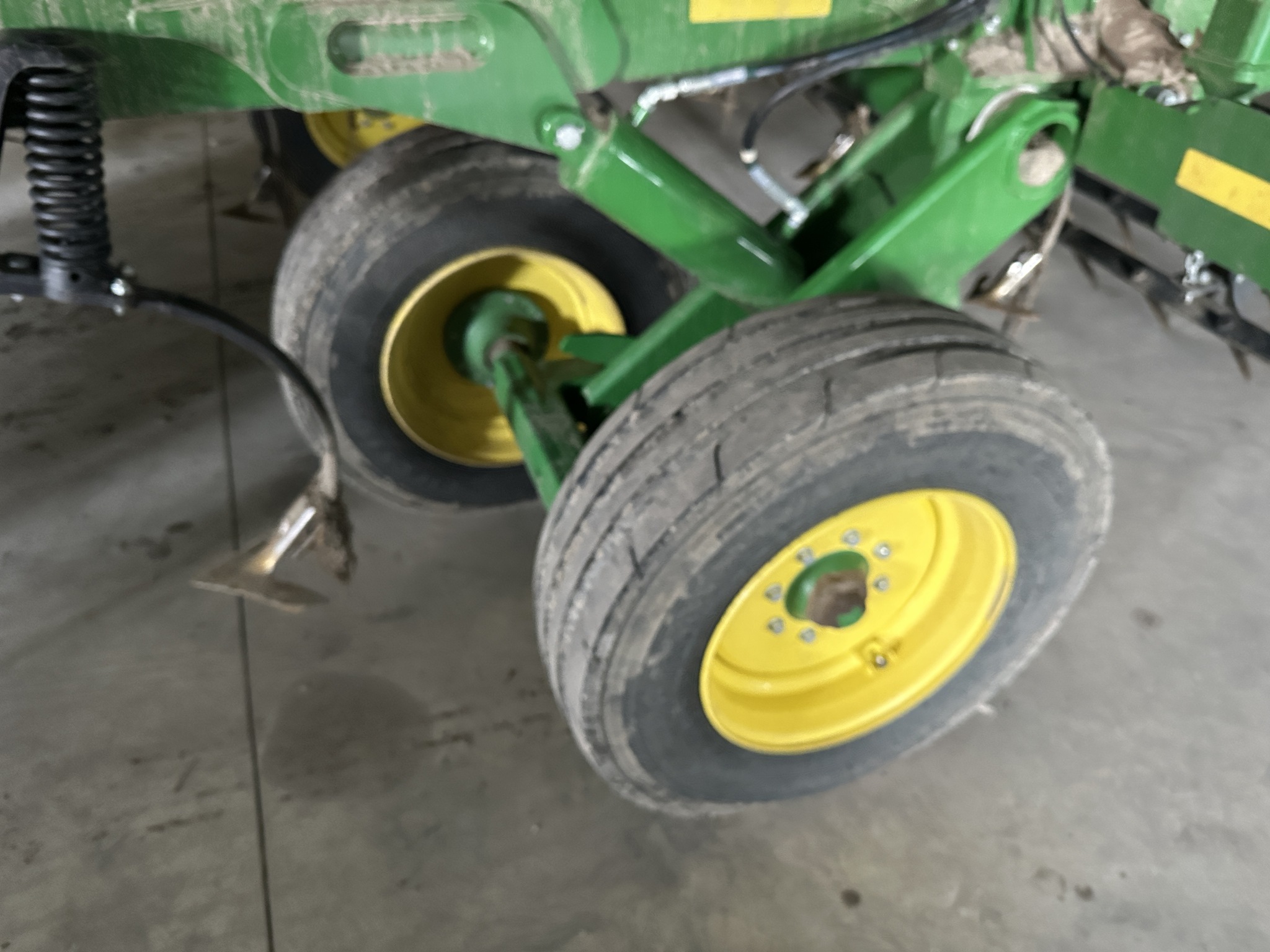 2019 John Deere 2330 Image 7