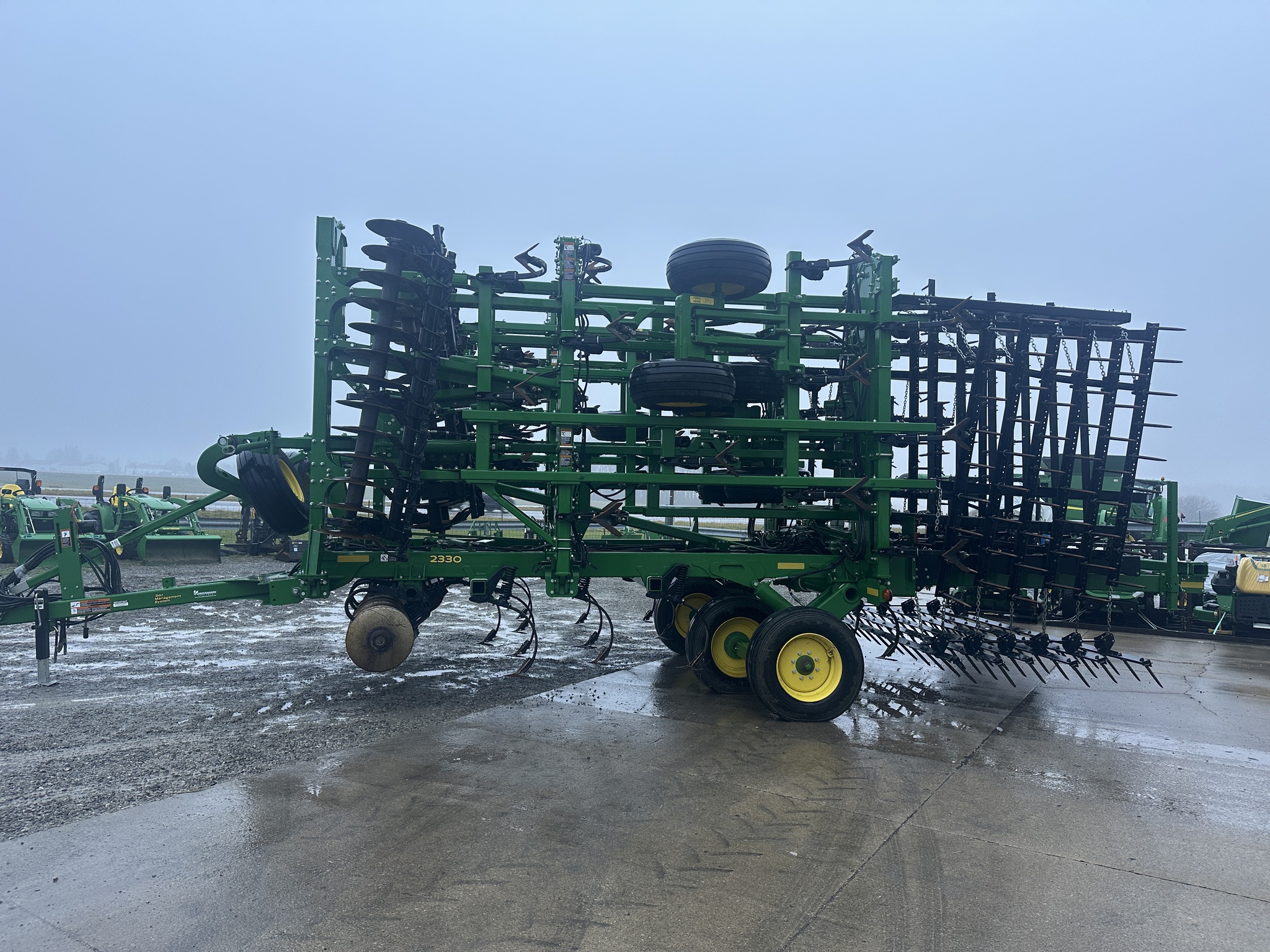 2019 John Deere 2330 Image 5
