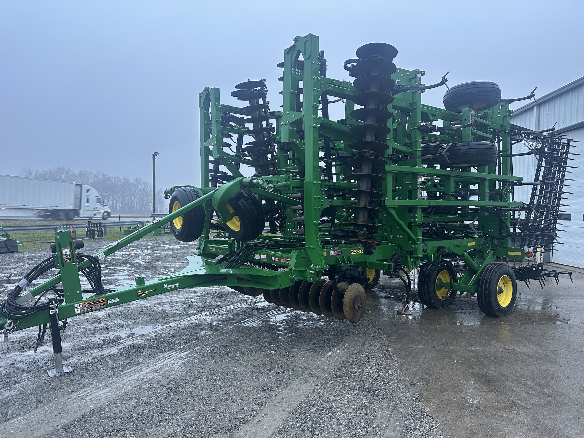 2019 John Deere 2330 Image 4