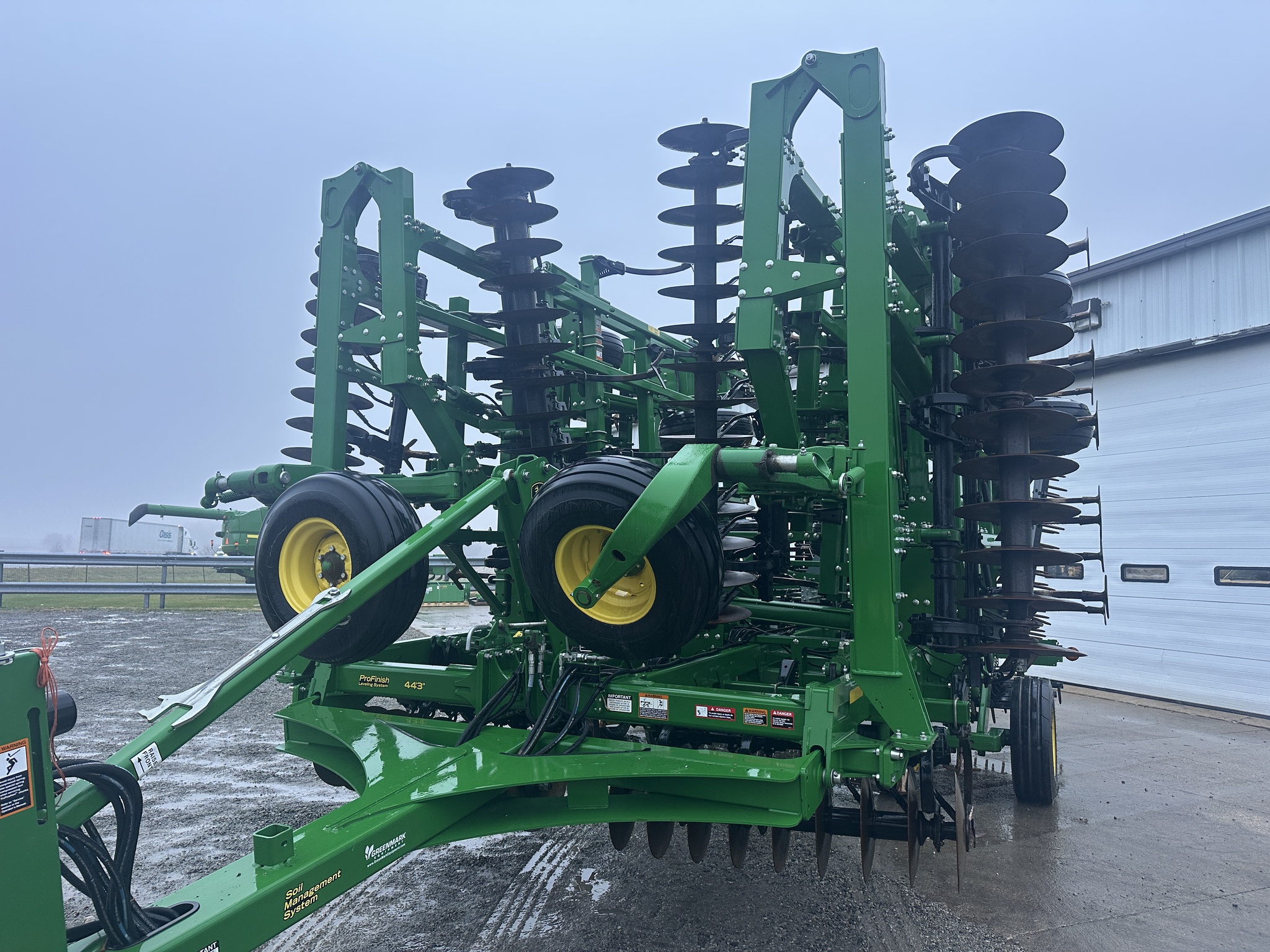2019 John Deere 2330 Image 6