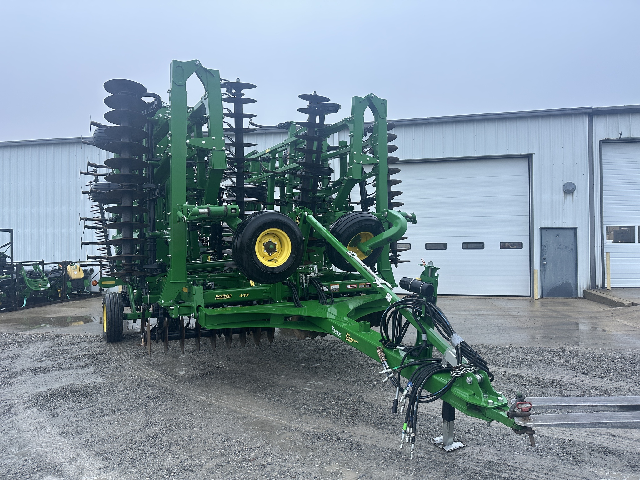 2019 John Deere 2330 Image 3