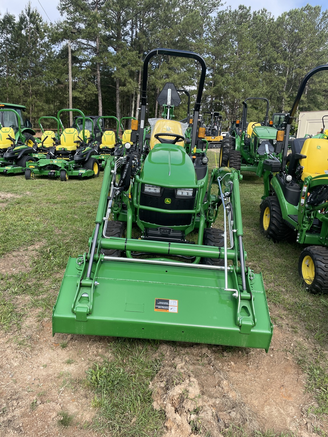 2023 John Deere 2025R Image 1