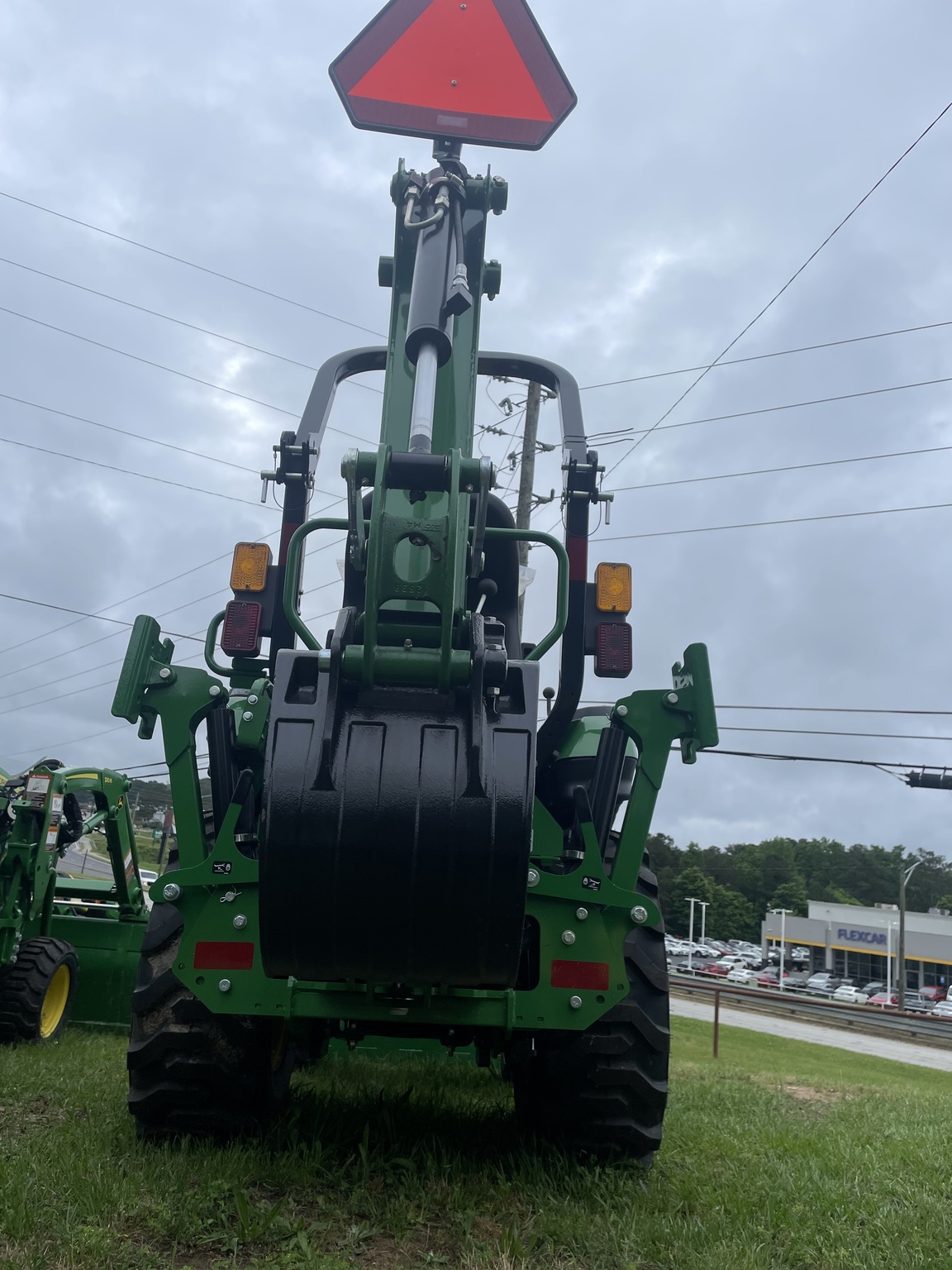 2023 John Deere 2025R Image 6