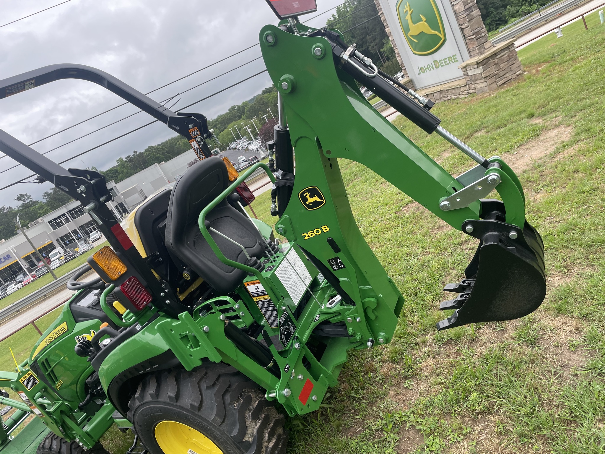 2023 John Deere 2025R Image 5