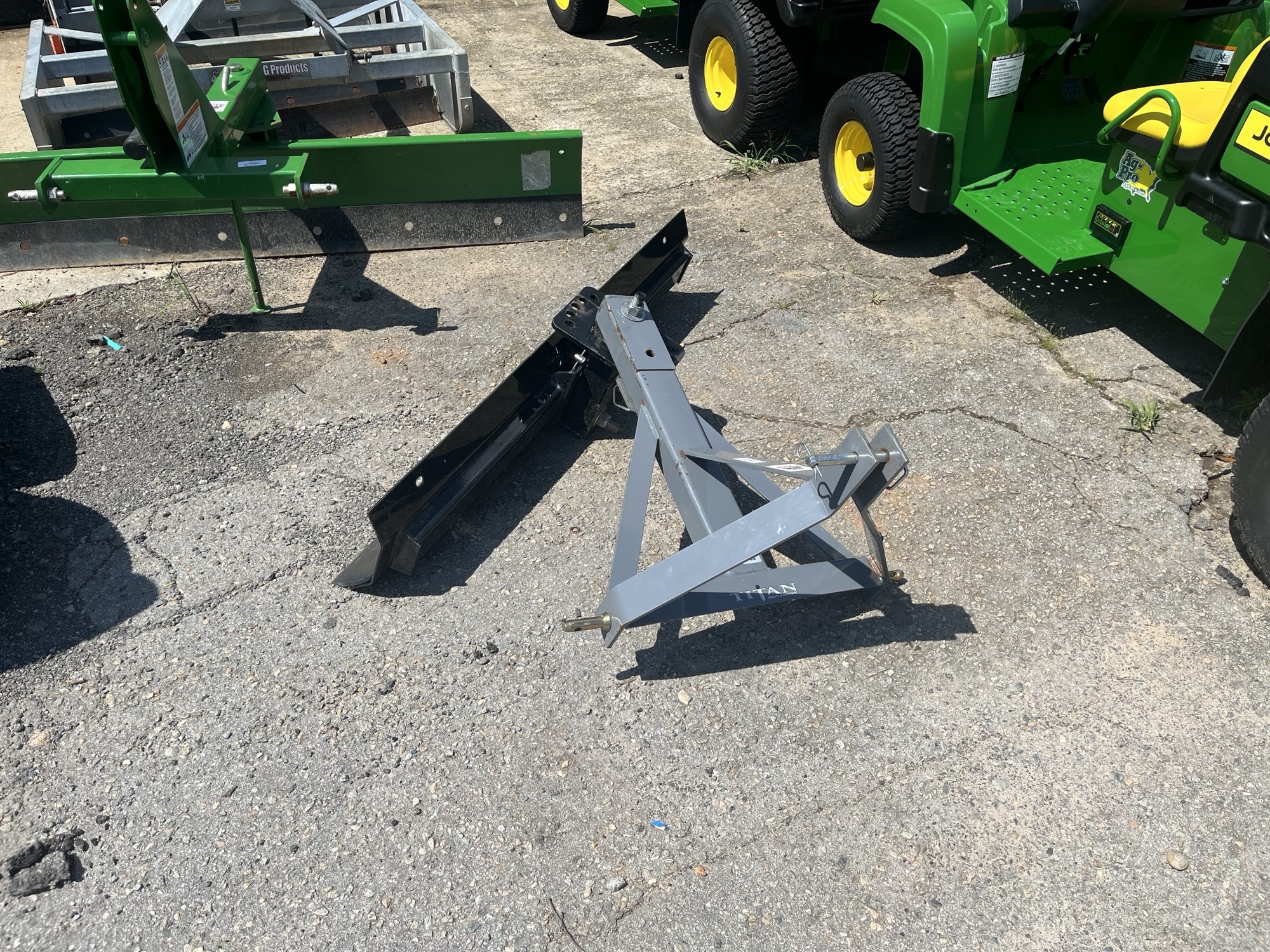 2018 Titan Rear Blade Image 1