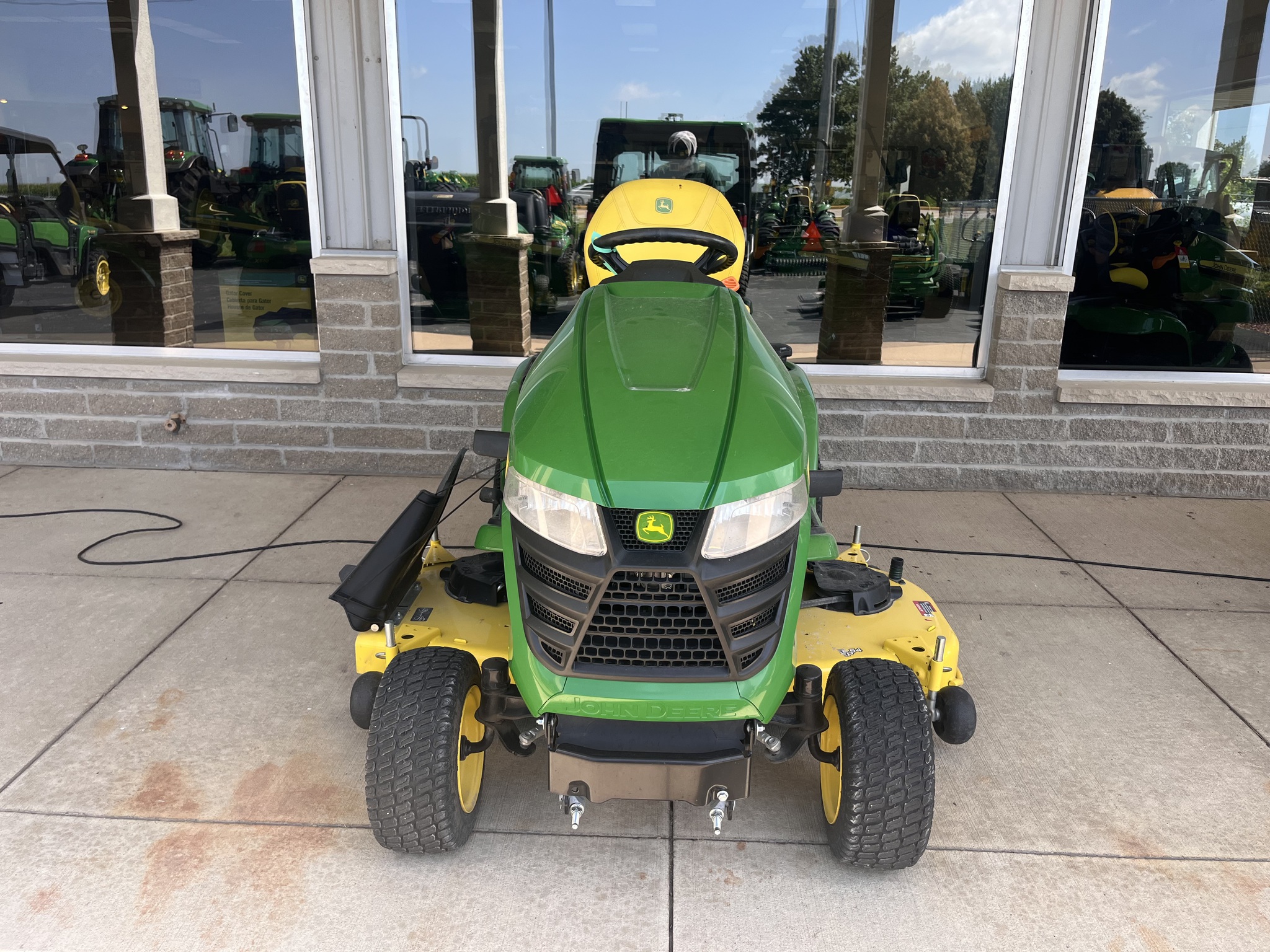 2021 John Deere X380 Image 2