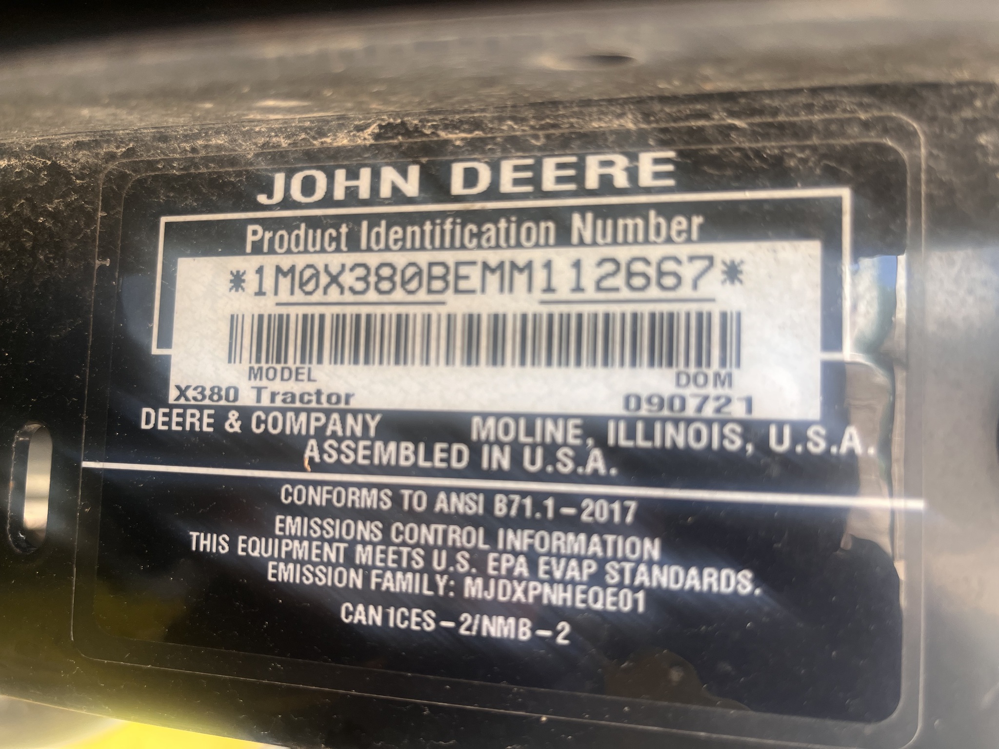 2021 John Deere X380 Image 5