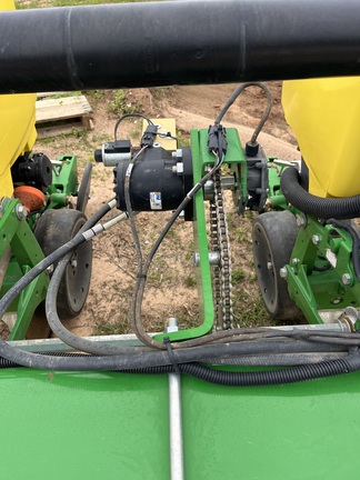 2019 John Deere 1725 Photo 3