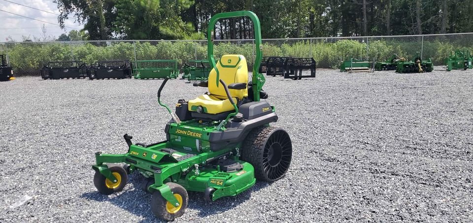2025 John Deere Z760R Image 2